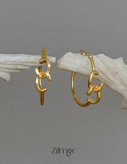 PE1011809 - Gold tone Geometrical Hoop Earrings 1-Zilmor