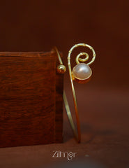 ZA1011886 - Contemporary Spiral Adjustable Pearl Bangle 1-Zilmor