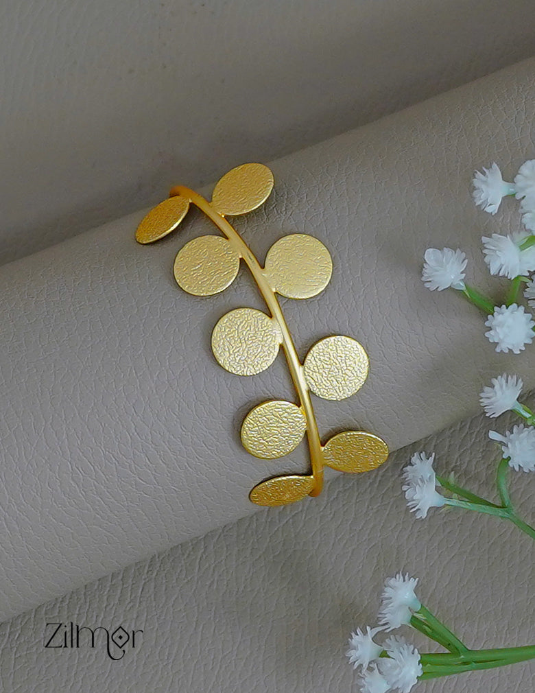 ZA1011875- Circular disc cuff Adjustable Bangle 2-Zilmor