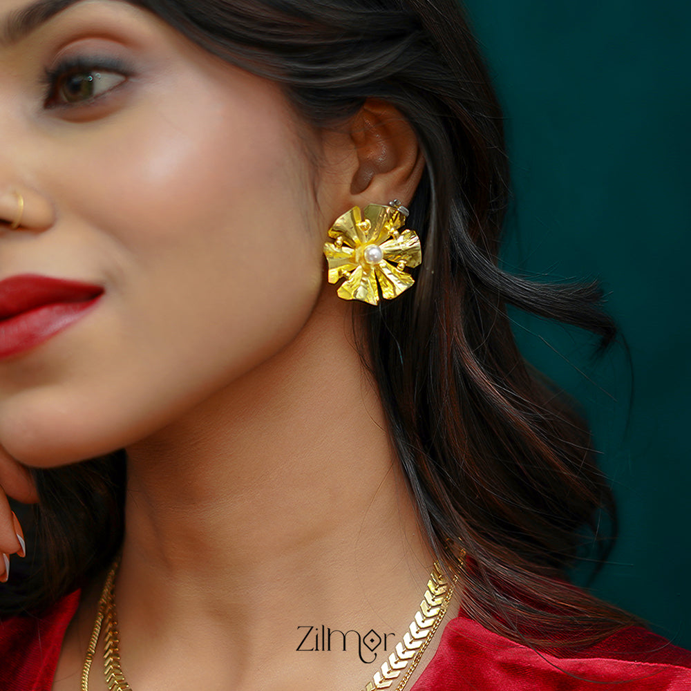 ZA1011179 - Pearl with Flower Earrings