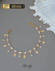 KT1011699- Anti Tarnish Gold Plated Shell and Stone Hanging Bracelet 1-Zilmor