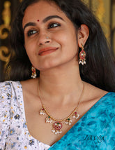 BH1011180 - Hanging Rice Pearl Kemp Stone Necklace With Earring 2-Zilmor