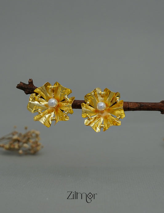 ZA1011179 - Pearl with Flower Earrings 2-Zilmor