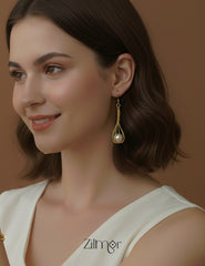 Close-up detail of the intricate golden wire work holding the pearl.