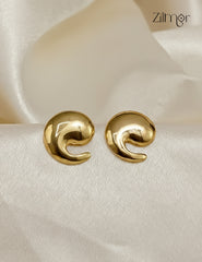 Trendy minimal comma shaped golden stud earrings with anti-tarnish coating for women