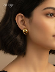 Minimal style comma shaped golden stud earrings
