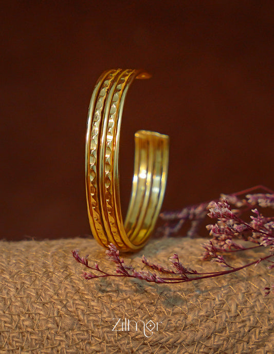 ZA1011883- Textured Triple Line Adjustable Bangle 1-Zilmor