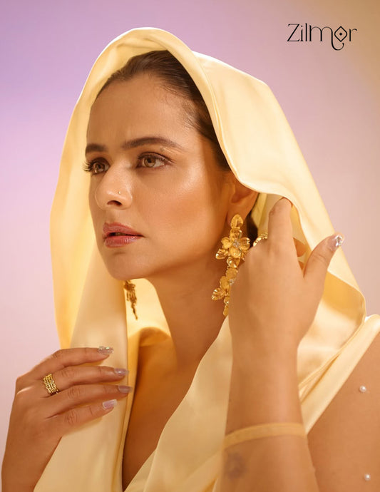 Contemporary gold toned earrings - PT100851