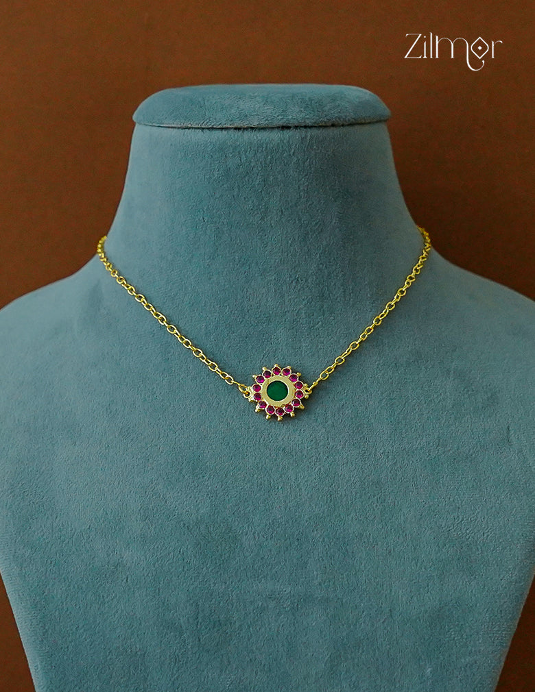KY1012189- Gold Tone Palakka Flower Pendant choker