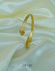 ZF1012133 - Golden Adjustable Snack Anti Tarnish Bracelet Bangle