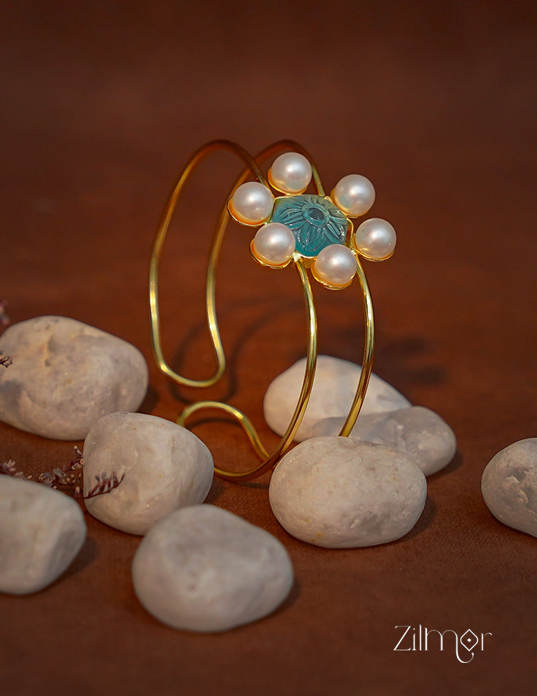 ZA1011884- Floral Pearl & Druzy Adjustable Brass Bangle 1-Zilmor