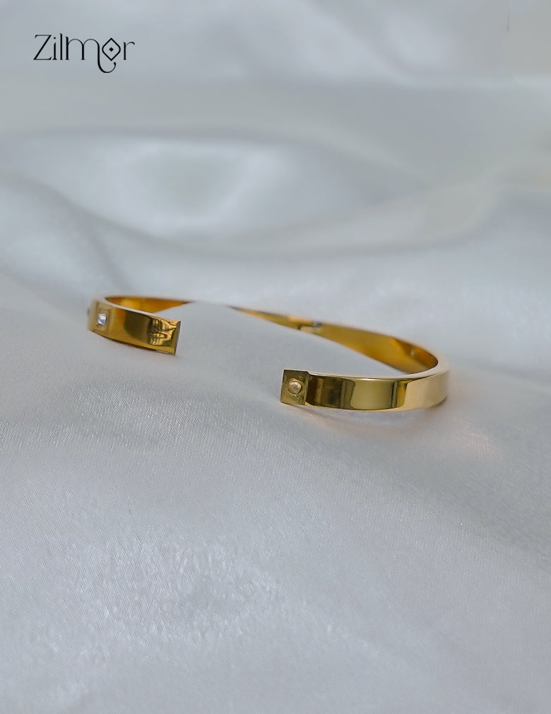 ZF1012121- Golden Ad Stone Openable Anti Tarnish Bracelet Bangle