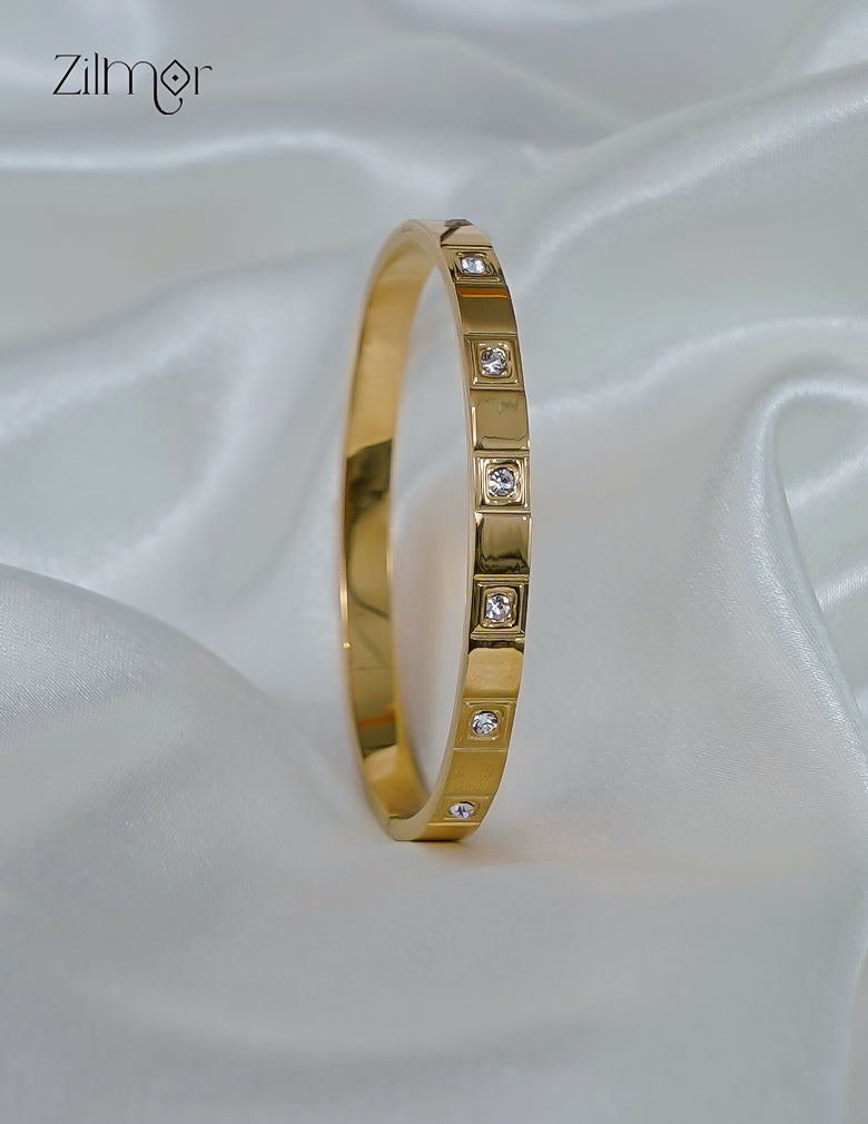ZF1012121- Golden Ad Stone Openable Anti Tarnish Bracelet Bangle