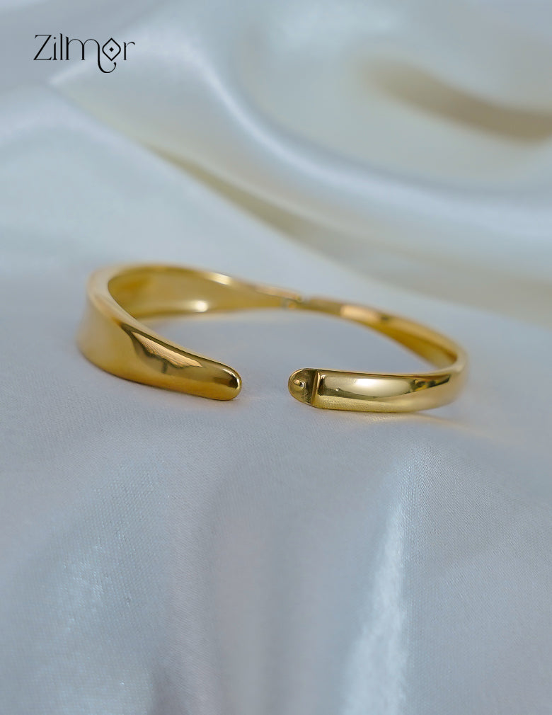 ZF1012114 - Golden Ad Stone Openable  Anti Tarnish Bracelet Bangle