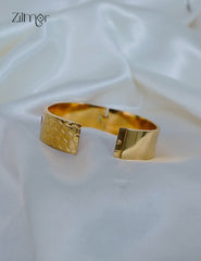 ZF1012112 - Golden Ad Stone Openable Anti Tarnish Bracelet Bangle