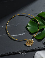 AS1012149 - Golden Lotus Pearl Hasli – Artistic Neck Cuff Choker Necklace