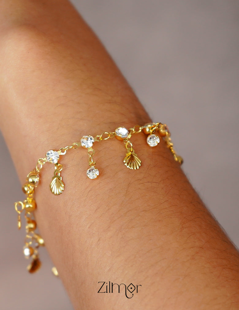KT1011699- Anti Tarnish Gold Plated Shell and Stone Hanging Bracelet 2-Zilmor