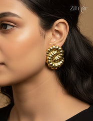 ZF1012093 - Trendy Contemporary Golden Studs AntiTarnish Earrings
