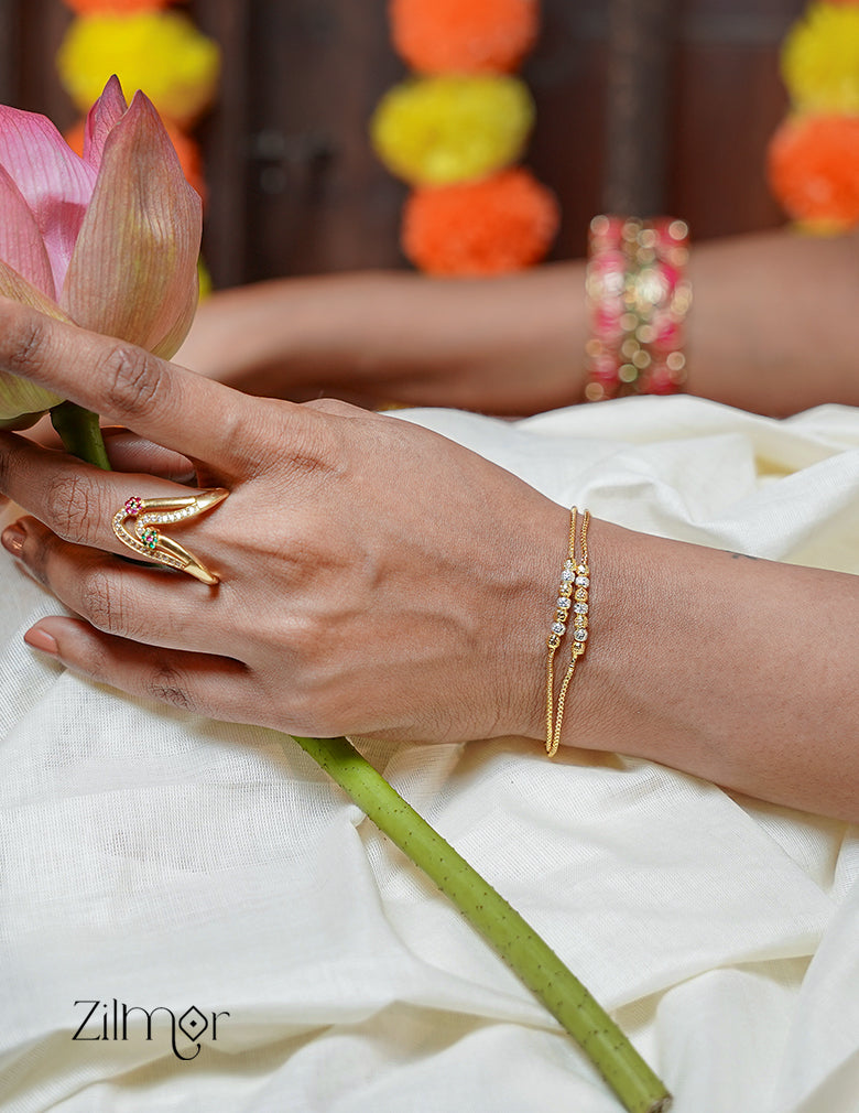 BH1011342 -  AD Stone Vanki  V-Shaped Ring 2-Zilmor