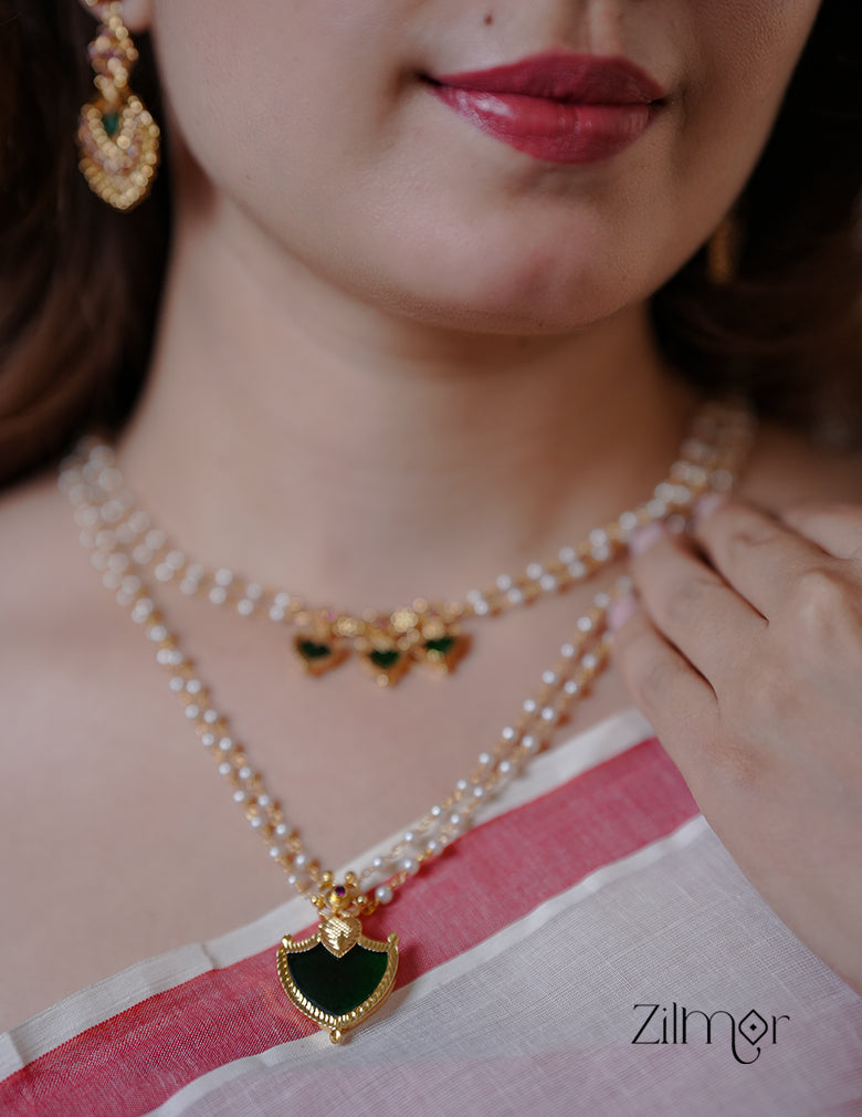 KY1011959-  Premium Pearl Necklace with Palakka Pendant