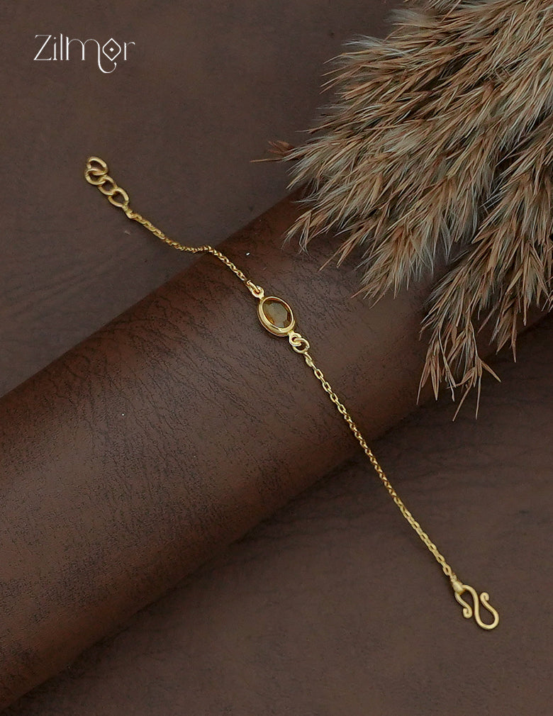 Green oval stone gold plated chain bracelet with hook fastening