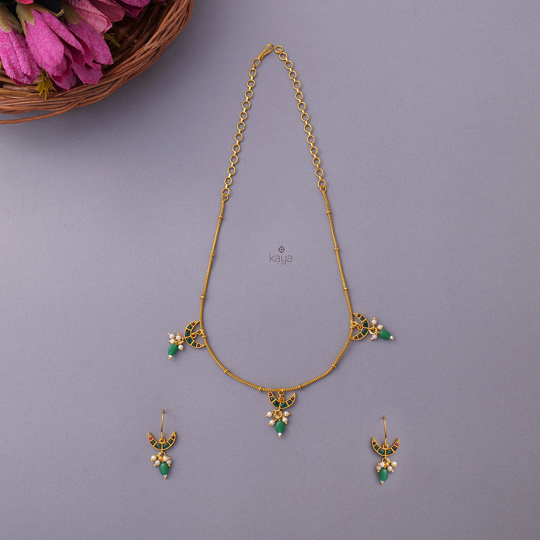 SN101042 - Half Moon chain Necklace