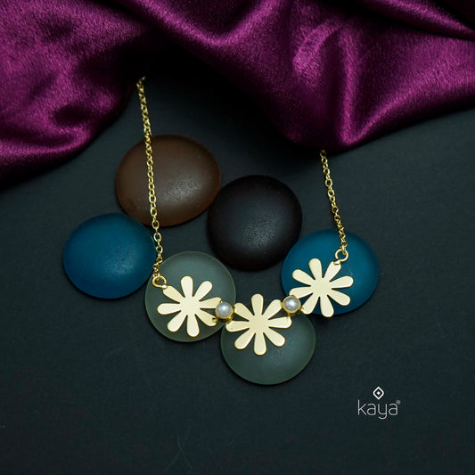 AS101230 - Elegant Flower Necklace with Pearls