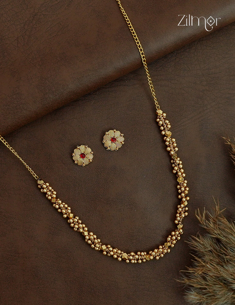 Antique Gold Choker Necklace Set with Matching Stud Earrings - KA1012727