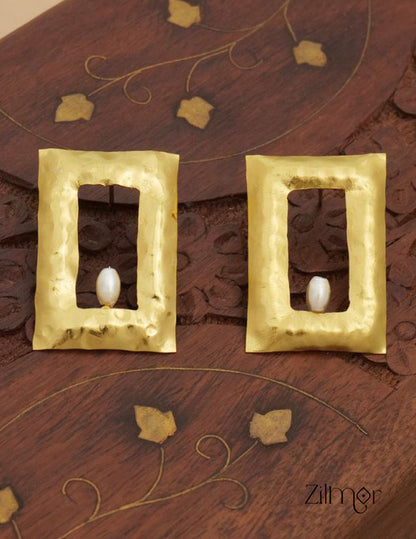 Contemporary Pearl Square Earrings  - KE100416