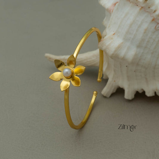 AS101225- Gold Plated Adjustable Flower Pearl Bangle
