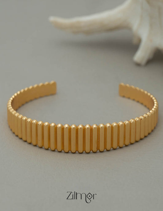 PE101827- Gold Toned Cobra Cuff Bracelet