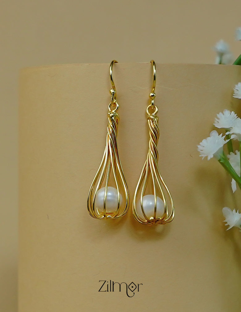 Chic pearl drop earrings with an artistic golden wire swirl design.