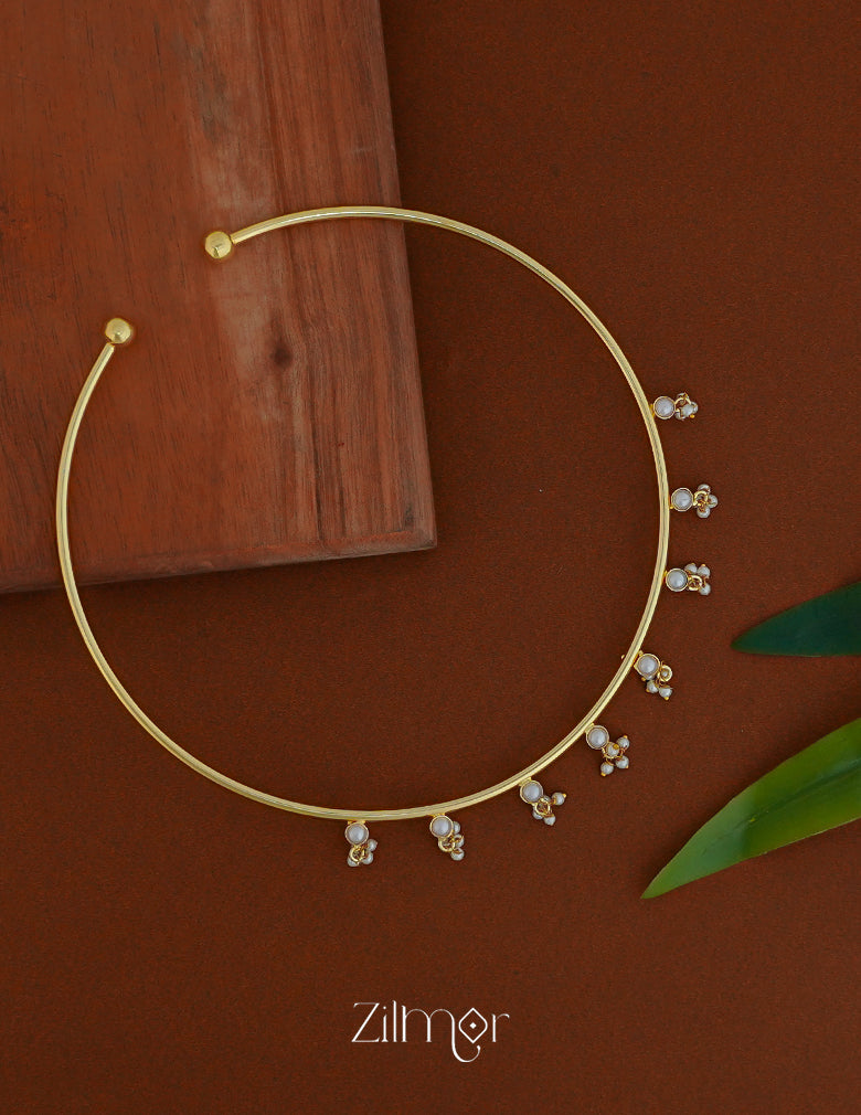 Golden Pearl Hasli choker worn with ethnic Indian attire.