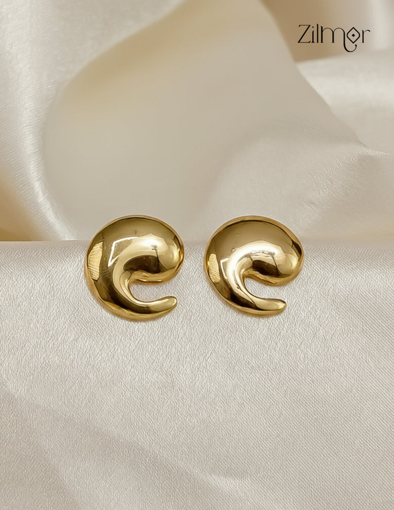 Trendy minimal comma shaped golden stud earrings with anti-tarnish coating for women