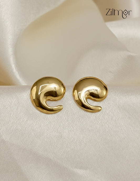 Trendy minimal comma shaped golden stud earrings with anti-tarnish coating for women