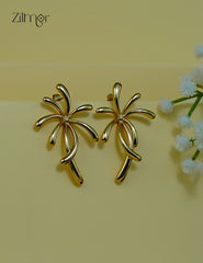 Modern golden stud earrings with anti-tarnish finish