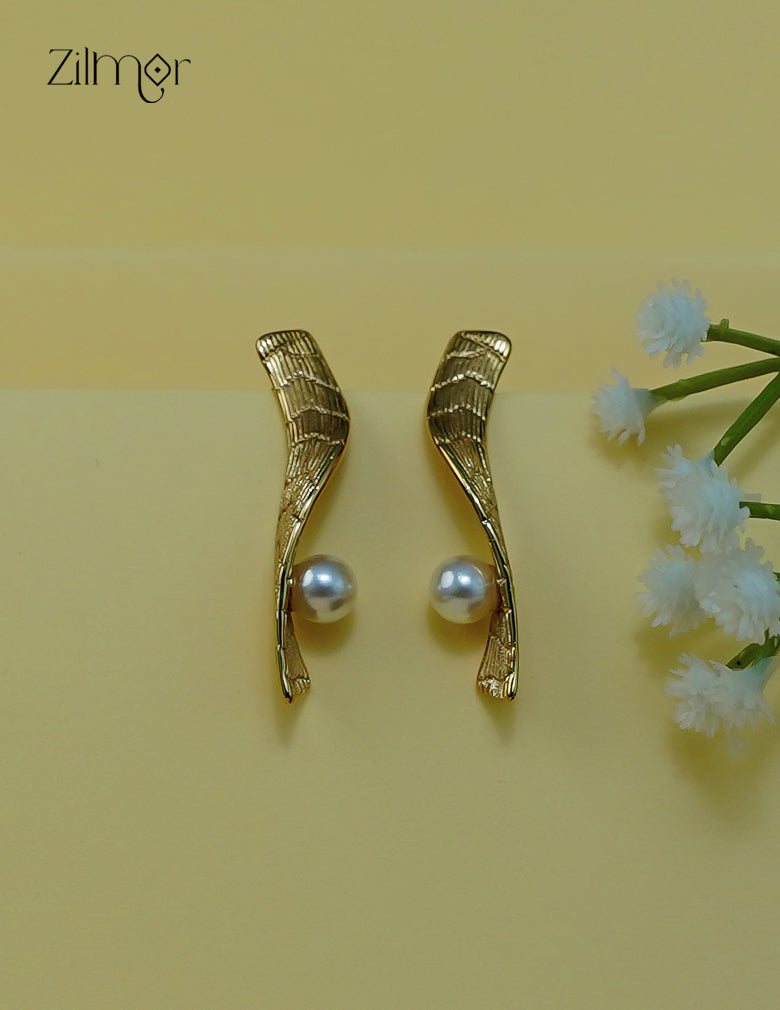 Modern pearl and gold stud earrings with anti-tarnish finish-ZF1012125