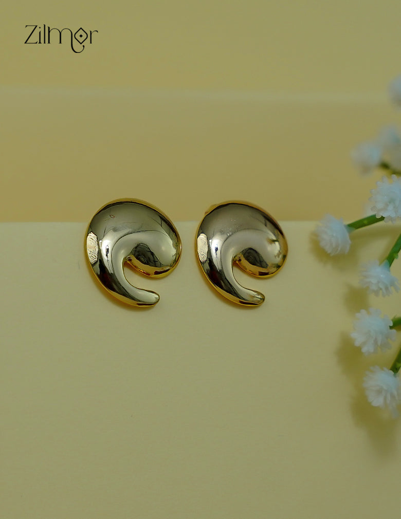 Modern comma design golden stud earrings with anti-tarnish finish
