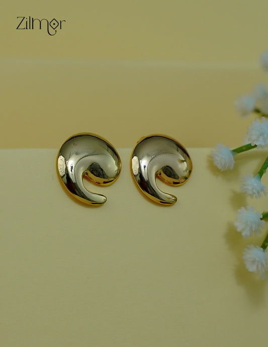 Modern comma design golden stud earrings with anti-tarnish finish