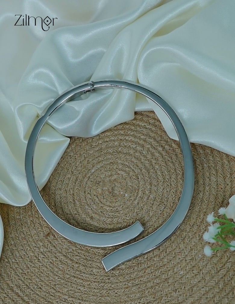 Modern Silver-Tone Choker Necklace – Polished Stainless Steel Jewelry for Women